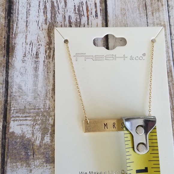 MRS. matte Gold tone necklace - Picture 6 of 7